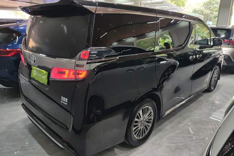 Used Toyota Vellfire 2021 Crown Dual-Engine 2.5L HV Prestige Edition Rear Right 45 Deg