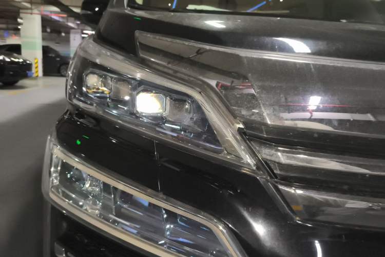 Used Toyota Vellfire 2021 Crown Dual-Engine 2.5L HV Supreme Edition Right Front Headlight
