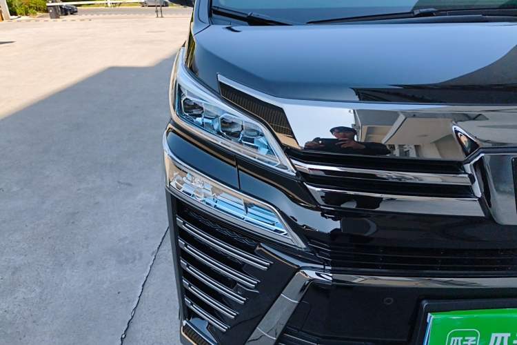 Used Toyota Vellfire 2021 Crown Dual-Engine 2.5L HV Supreme Edition Right Front Headlight