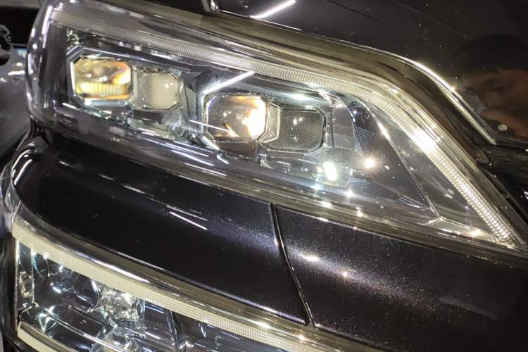 Used Toyota Vellfire 2021 Crown Dual-Engine 2.5L HV Supreme Edition Right Front Headlight