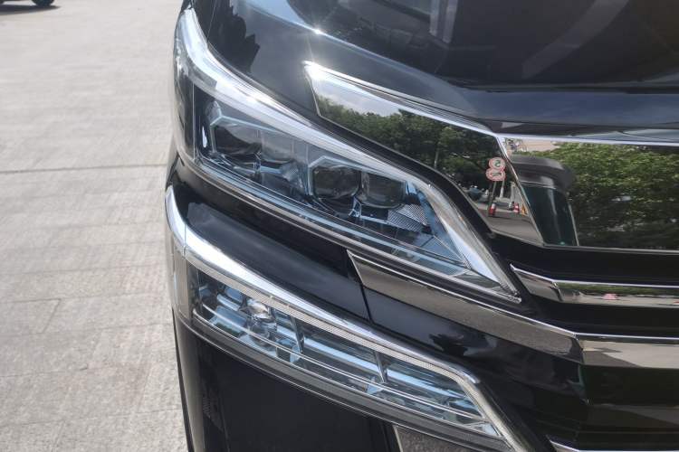 Used Toyota Vellfire 2021 Crown Dual-Engine 2.5L HV Prestige Edition Right Front Headlight