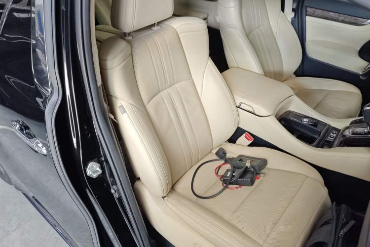 Used Toyota Vellfire 2021 Crown Dual-Engine 2.5L HV Supreme Edition Right Front Seat