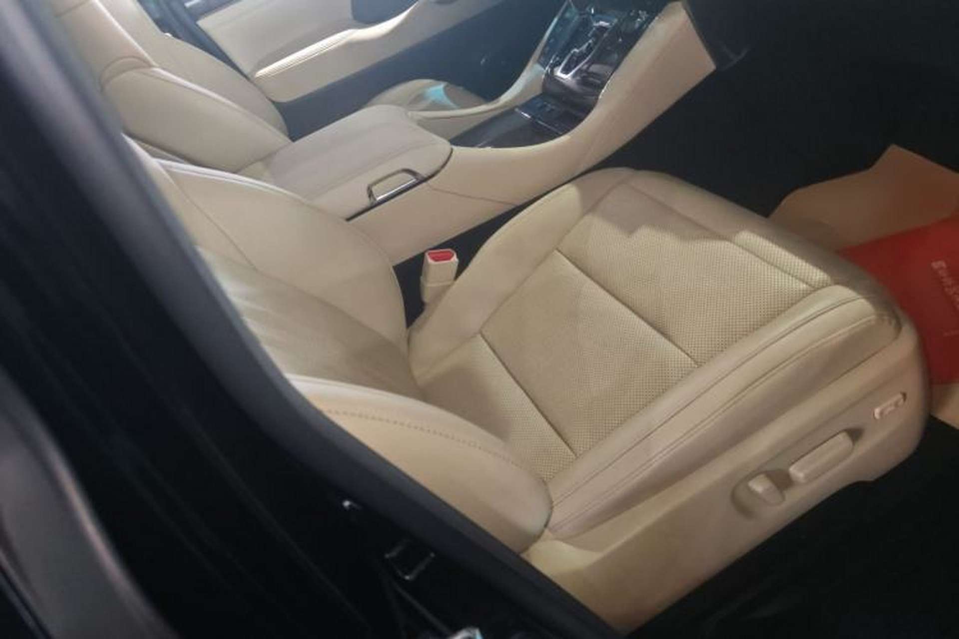Used Toyota Vellfire 2021 Crown Dual-Engine 2.5L HV Prestige Edition Right Front Seat