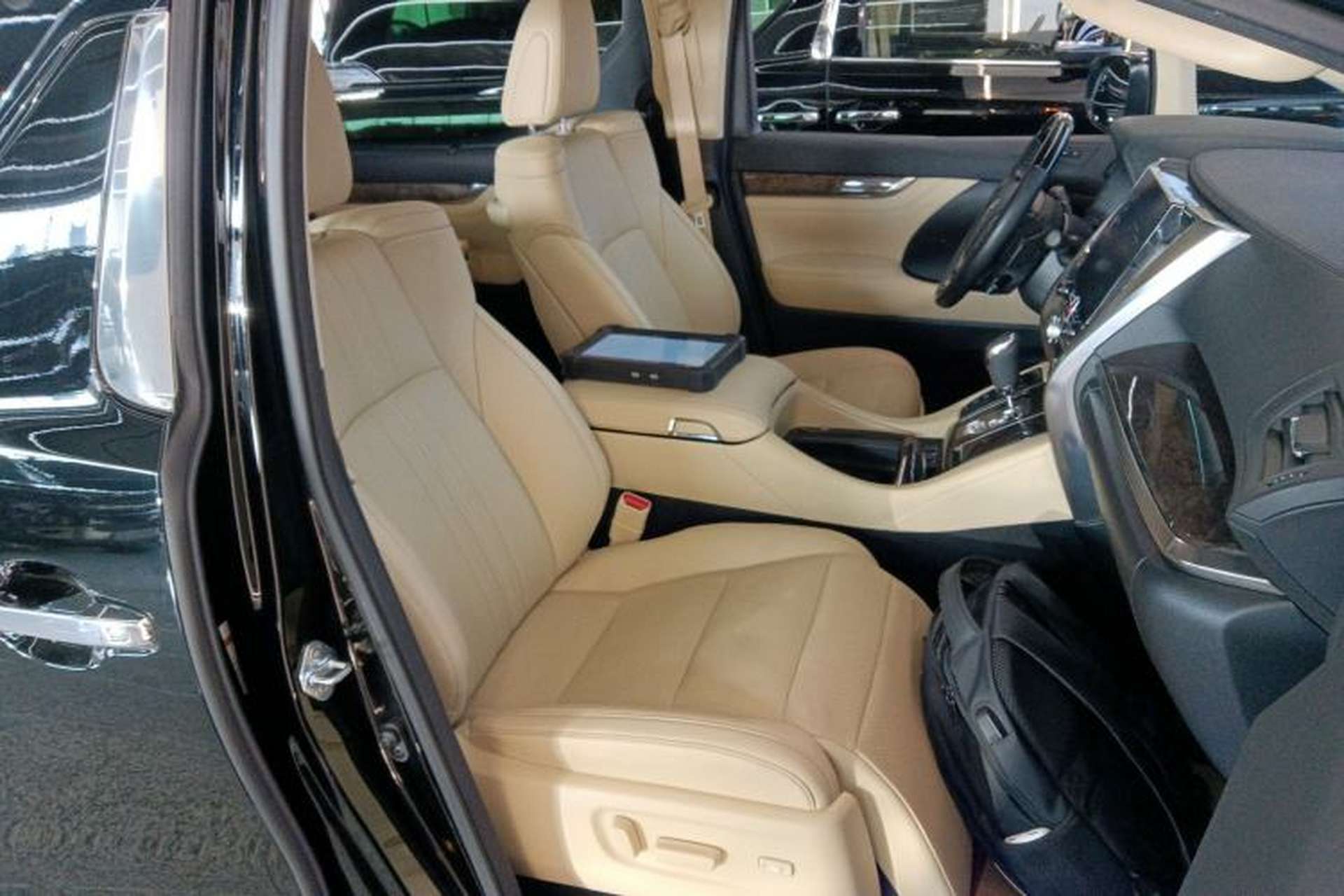Used Toyota Vellfire 2021 Crown Dual-Engine 2.5L HV Prestige Edition Right Front Seat