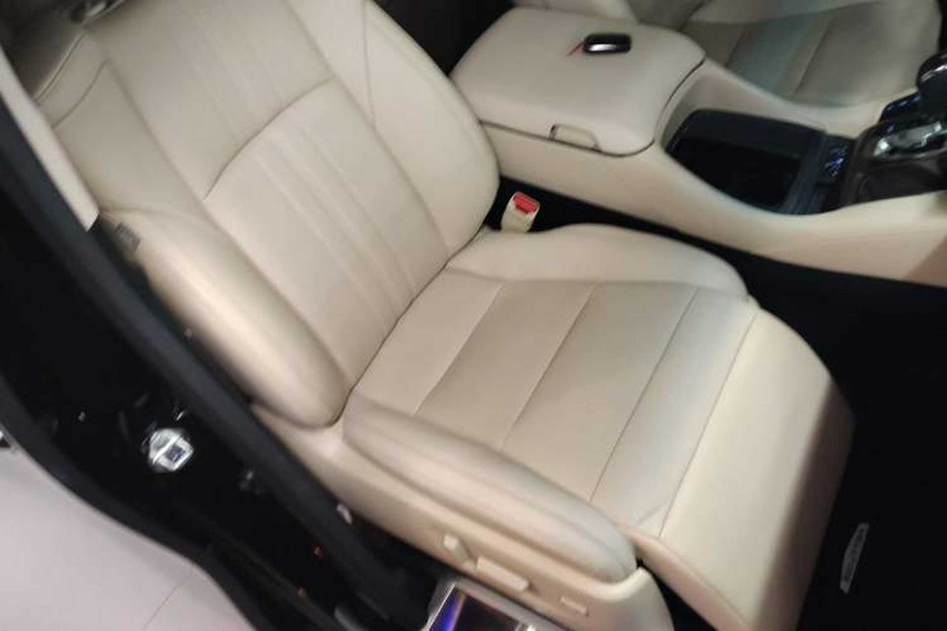 Used Toyota Vellfire 2021 Crown Dual-Engine 2.5L HV Prestige Edition Right Front Seat