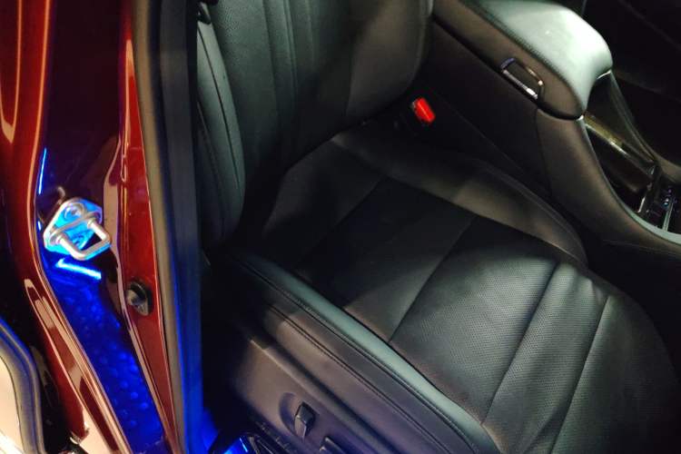 Used Toyota Vellfire 2021 Crown Dual-Engine 2.5L HV Prestige Edition Right Front Seat