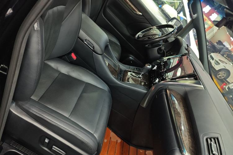 Used Toyota Vellfire 2021 Crown Dual-Engine 2.5L HV Prestige Edition Right Front Seat