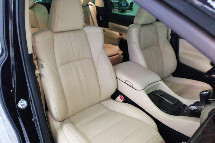 Used Toyota Vellfire 2021 Crown Dual-Engine 2.5L HV Supreme Edition Right Front Seat