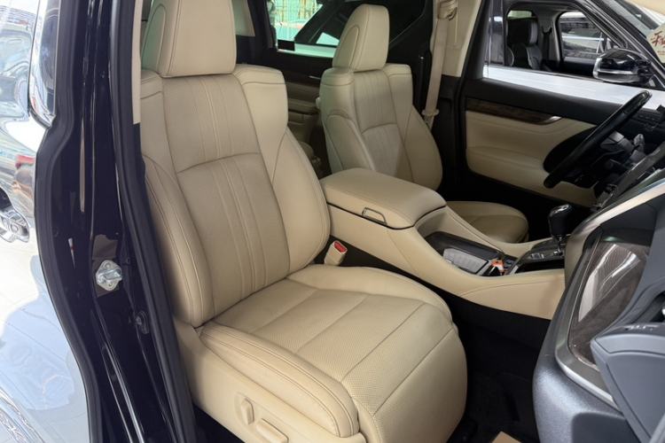 Used Toyota Vellfire 2021 Crown Dual-Engine 2.5L HV Supreme Edition Right Front Seat