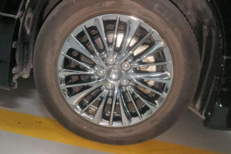 Used Toyota Vellfire 2021 Crown Dual-Engine 2.5L HV Luxury Edition Right Front Wheel Hub