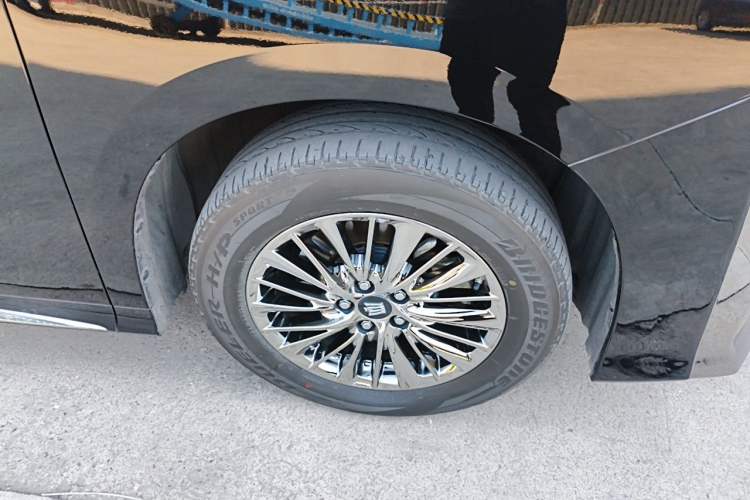 Used Toyota Vellfire 2021 Crown Dual-Engine 2.5L HV Supreme Edition Right Front Wheel Hub