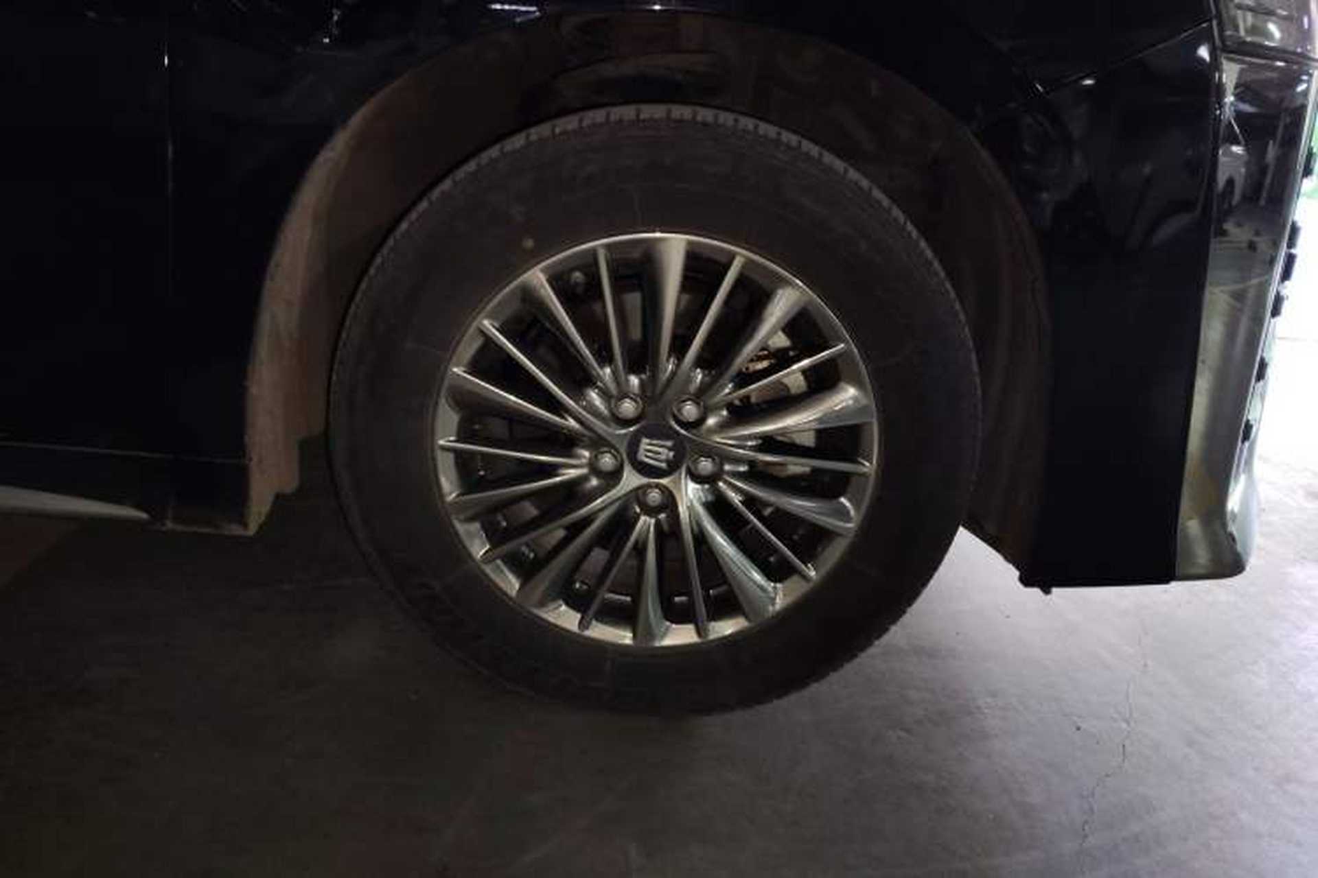 Used Toyota Vellfire 2021 Crown Dual-Engine 2.5L HV Supreme Edition Right Front Wheel Hub
