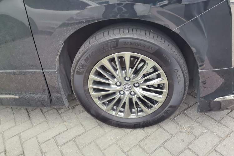 Used Toyota Vellfire 2021 Crown Dual-Engine 2.5L HV Supreme Edition Right Front Wheel Hub