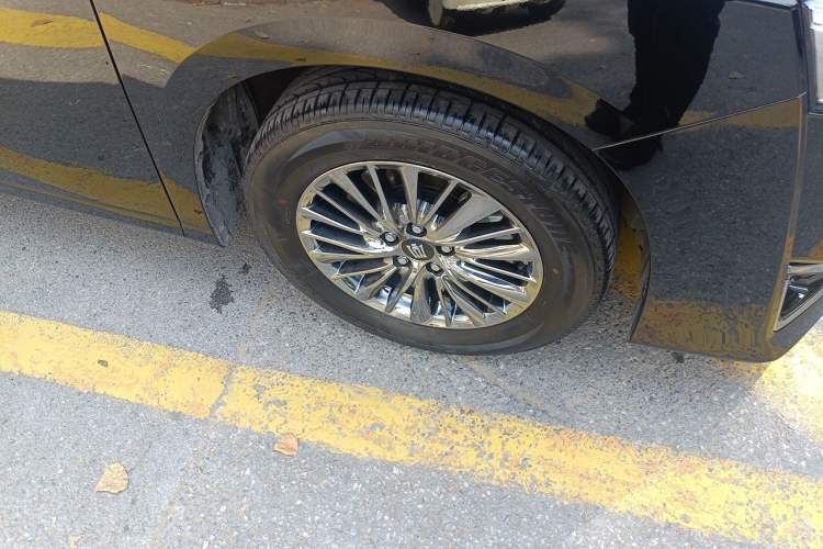 Used Toyota Vellfire 2021 Crown Dual-Engine 2.5L HV Prestige Edition Right Front Wheel Hub