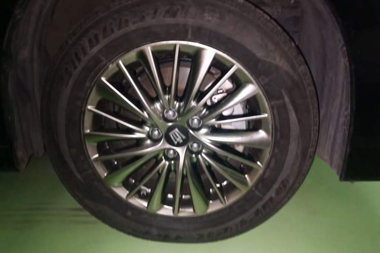 Used Toyota Vellfire 2021 Crown Dual-Engine 2.5L HV Luxury Edition Right Front Wheel Hub