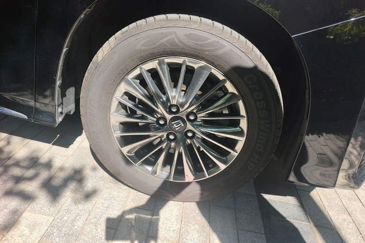 Used Toyota Vellfire 2021 Crown Dual-Engine 2.5L HV Supreme Edition Right Front Wheel Hub