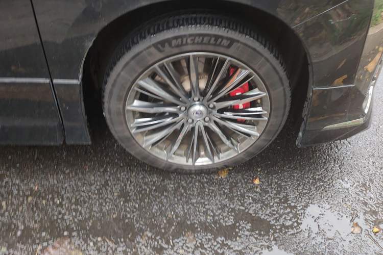 Used Toyota Vellfire 2021 Crown Dual-Engine 2.5L HV Prestige Edition Right Front Wheel Hub