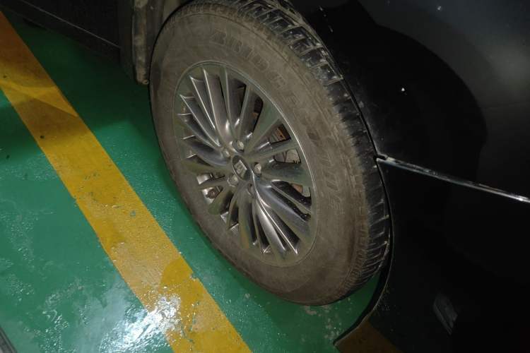 Used Toyota Vellfire 2021 Crown Dual-Engine 2.5L HV Luxury Edition Right Front Wheel Hub
