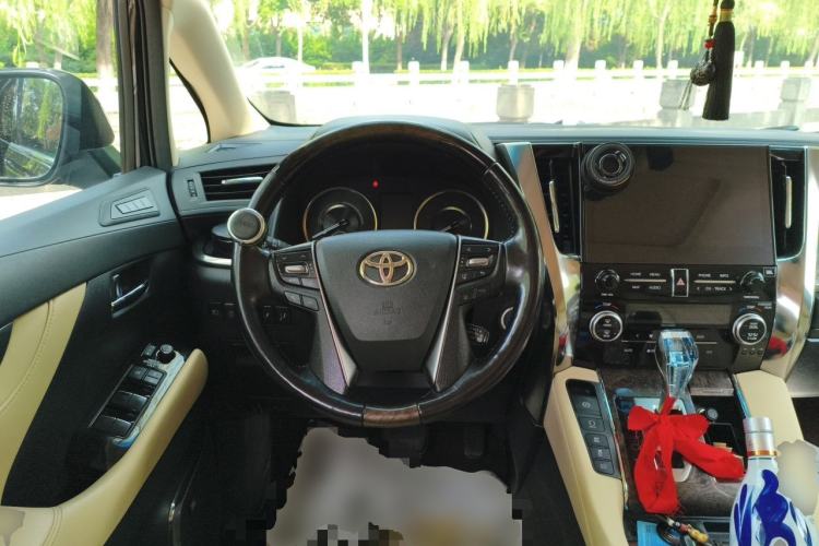 Used Toyota Vellfire 2021 Crown Dual-Engine 2.5L HV Supreme Edition Steering Wheel