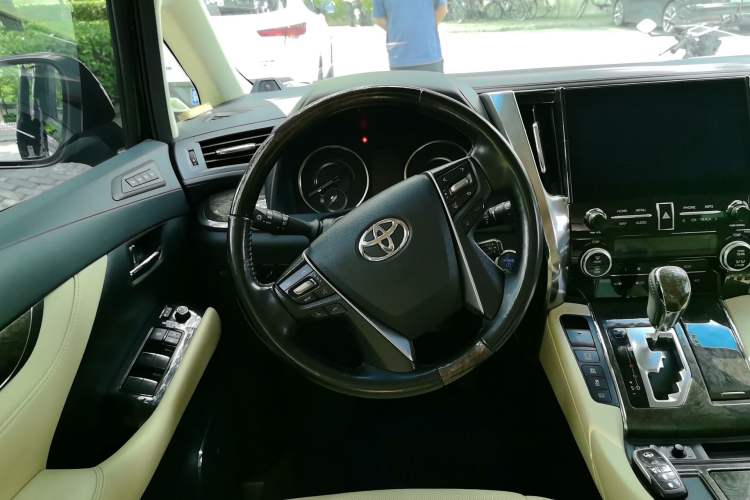 Used Toyota Vellfire 2021 Crown Dual-Engine 2.5L HV Supreme Edition Steering Wheel