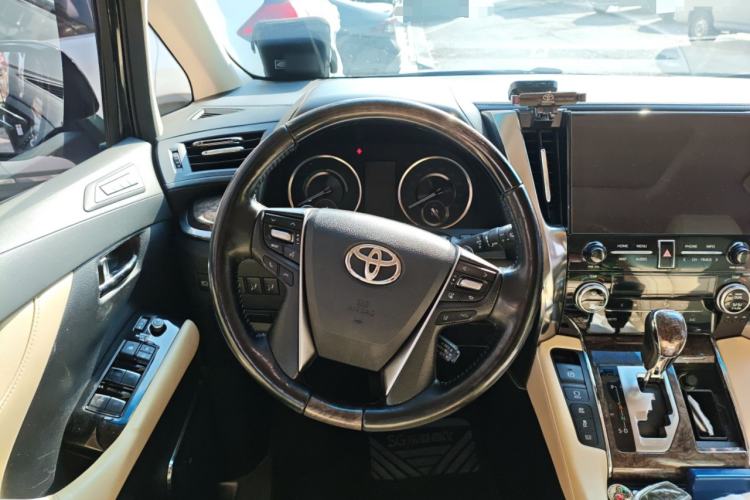 Used Toyota Vellfire 2021 Crown Dual-Engine 2.5L HV Supreme Edition Steering Wheel