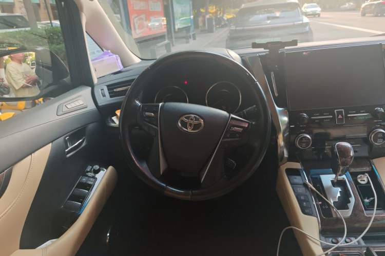 Used Toyota Vellfire 2021 Crown Dual-Engine 2.5L HV Supreme Edition Steering Wheel