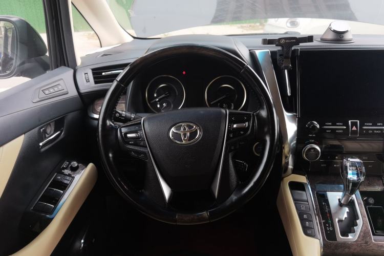 Used Toyota Vellfire 2021 Crown Dual-Engine 2.5L HV Supreme Edition Steering Wheel