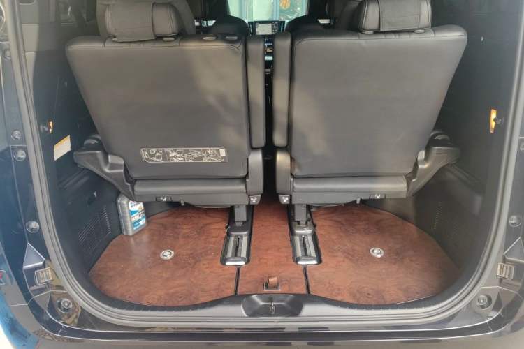 Used Toyota Vellfire 2021 Crown Dual-Engine 2.5L HV Supreme Edition Trunk