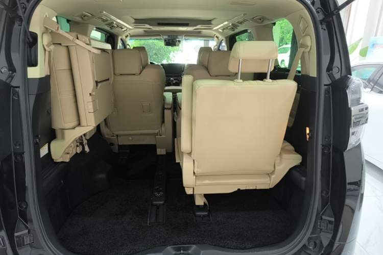 Used Toyota Vellfire 2021 Crown Dual-Engine 2.5L HV Supreme Edition Trunk
