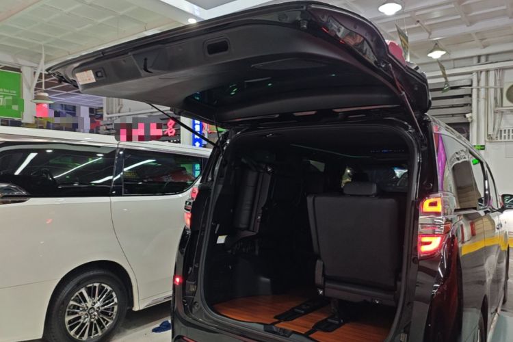 Used Toyota Vellfire 2021 Crown Dual-Engine 2.5L HV Prestige Edition Trunk