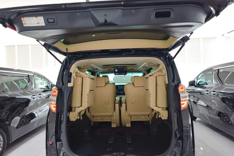 Used Toyota Vellfire 2021 Crown Dual-Engine 2.5L HV Prestige Edition Trunk