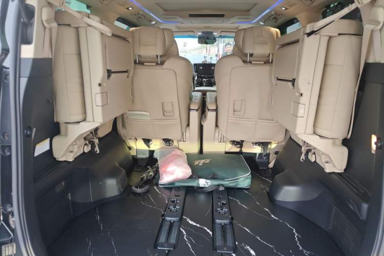 Used Toyota Vellfire 2021 Crown Dual-Engine 2.5L HV Supreme Edition Trunk