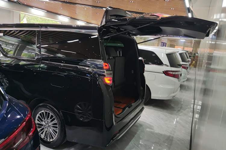 Used Toyota Vellfire 2021 Crown Dual-Engine 2.5L HV Prestige Edition Trunk