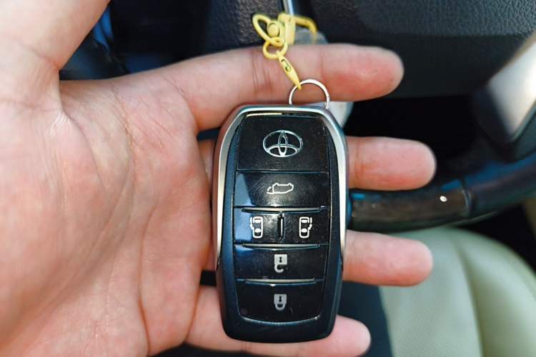 Used Toyota Vellfire 2021 Crown Dual-Engine 2.5L HV Supreme Edition Vehicle Key