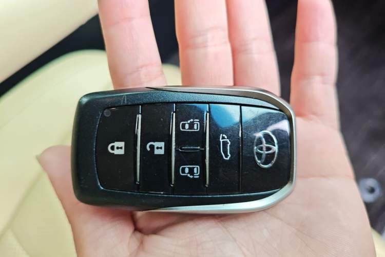Used Toyota Vellfire 2021 Crown Dual-Engine 2.5L HV Supreme Edition Vehicle Key