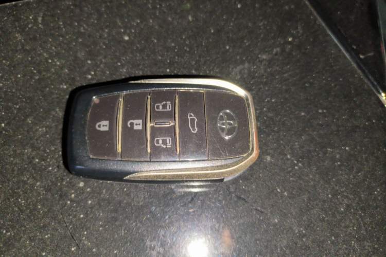 Used Toyota Vellfire 2021 Crown Dual-Engine 2.5L HV Prestige Edition Vehicle Key