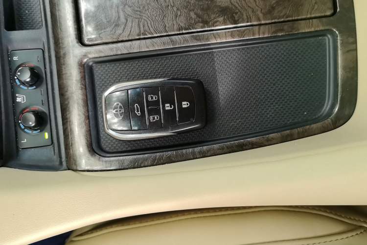 Used Toyota Vellfire 2021 Crown Dual-Engine 2.5L HV Supreme Edition Vehicle Key