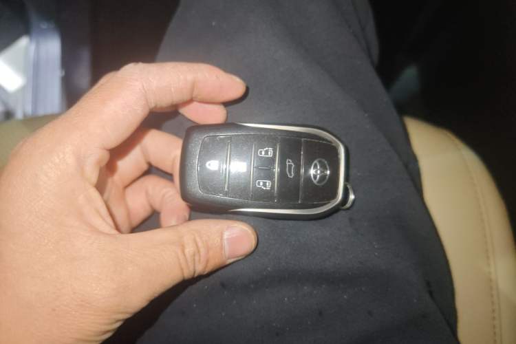 Used Toyota Vellfire 2021 Crown Dual-Engine 2.5L HV Prestige Edition Vehicle Key