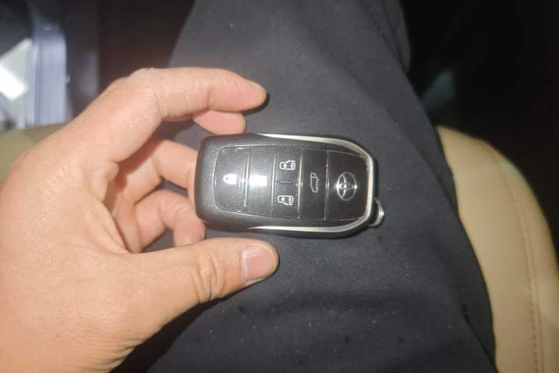 Used Toyota Vellfire 2021 Crown Dual-Engine 2.5L HV Prestige Edition Vehicle Key