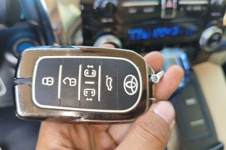 Used Toyota Vellfire 2021 Crown Dual-Engine 2.5L HV Prestige Edition Vehicle Key