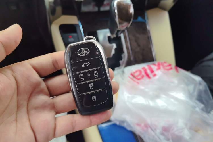 Used Toyota Vellfire 2021 Crown Dual-Engine 2.5L HV Supreme Edition Vehicle Key