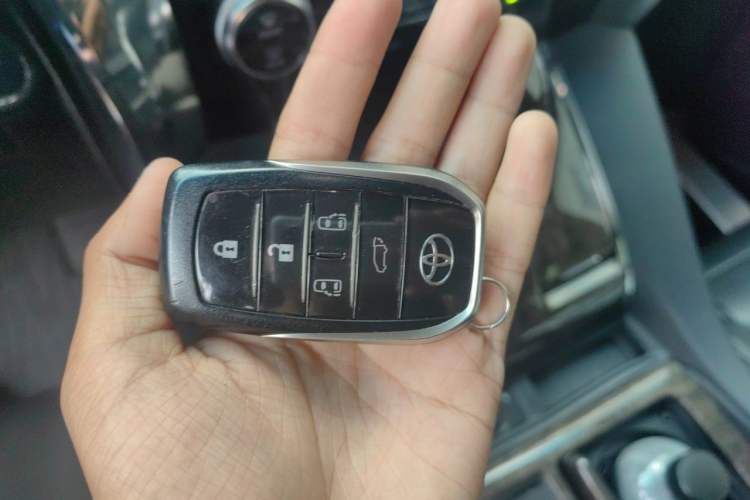 Used Toyota Vellfire 2021 Crown Dual-Engine 2.5L HV Supreme Edition Vehicle Key