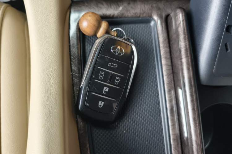 Used Toyota Vellfire 2021 Crown Dual-Engine 2.5L HV Prestige Edition Vehicle Key