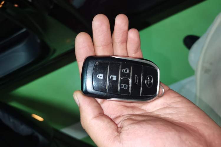 Used Toyota Vellfire 2021 Crown Dual-Engine 2.5L HV Luxury Edition Vehicle Key