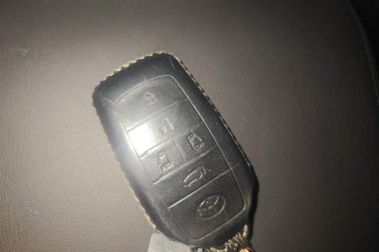 Used Toyota Vellfire 2021 Crown Dual-Engine 2.5L HV Prestige Edition Vehicle Key