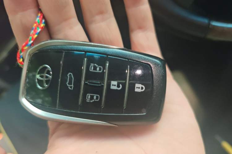 Used Toyota Vellfire 2021 Crown Dual-Engine 2.5L HV Supreme Edition Vehicle Key