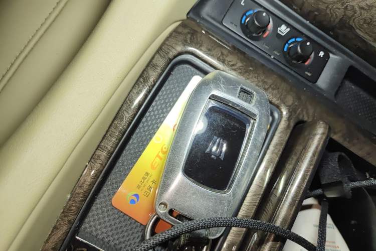 Used Toyota Vellfire 2021 Crown Dual-Engine 2.5L HV Supreme Edition Vehicle Key