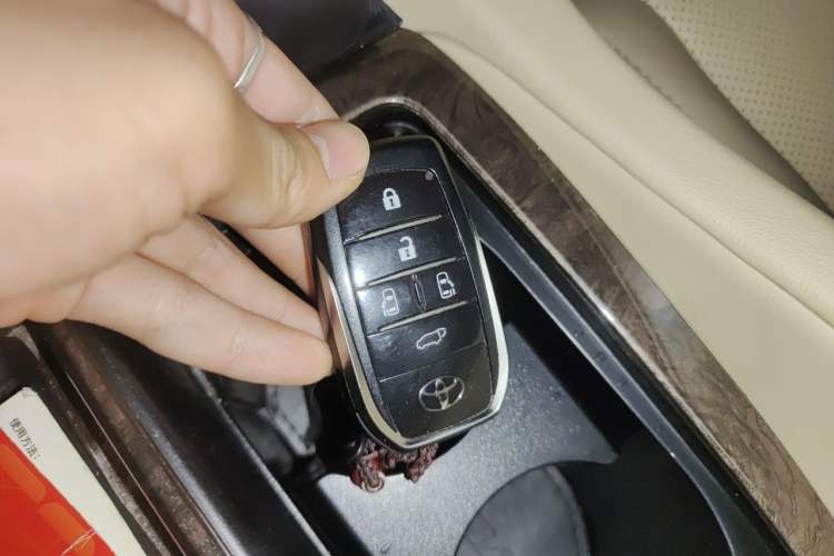 Used Toyota Vellfire 2021 Crown Dual-Engine 2.5L HV Prestige Edition Vehicle Key