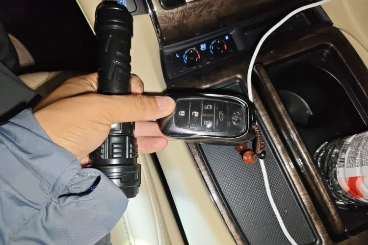 Used Toyota Vellfire 2021 Crown Dual-Engine 2.5L HV Prestige Edition Vehicle Key