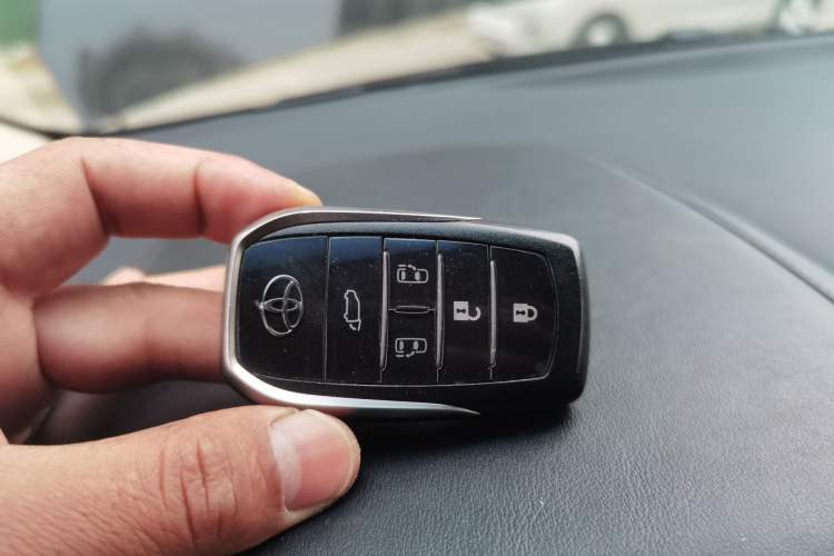 Used Toyota Vellfire 2021 Crown Dual-Engine 2.5L HV Supreme Edition Vehicle Key